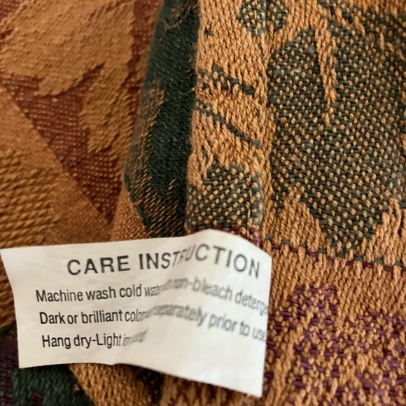 Fall leaves tablecloth - Picture 2 of 3